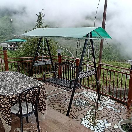 Icebergs Mussoorie - A Boutique Stay And 24 Hrs Roof Top Cafe المظهر الخارجي الصورة