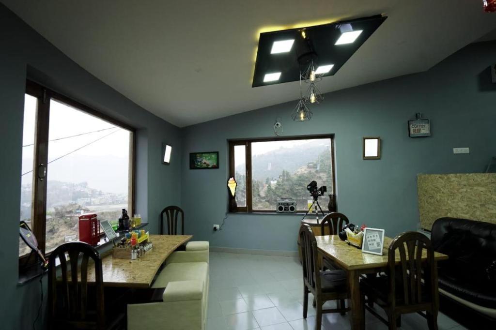 Icebergs Mussoorie - A Boutique Stay And 24 Hrs Roof Top Cafe المظهر الخارجي الصورة