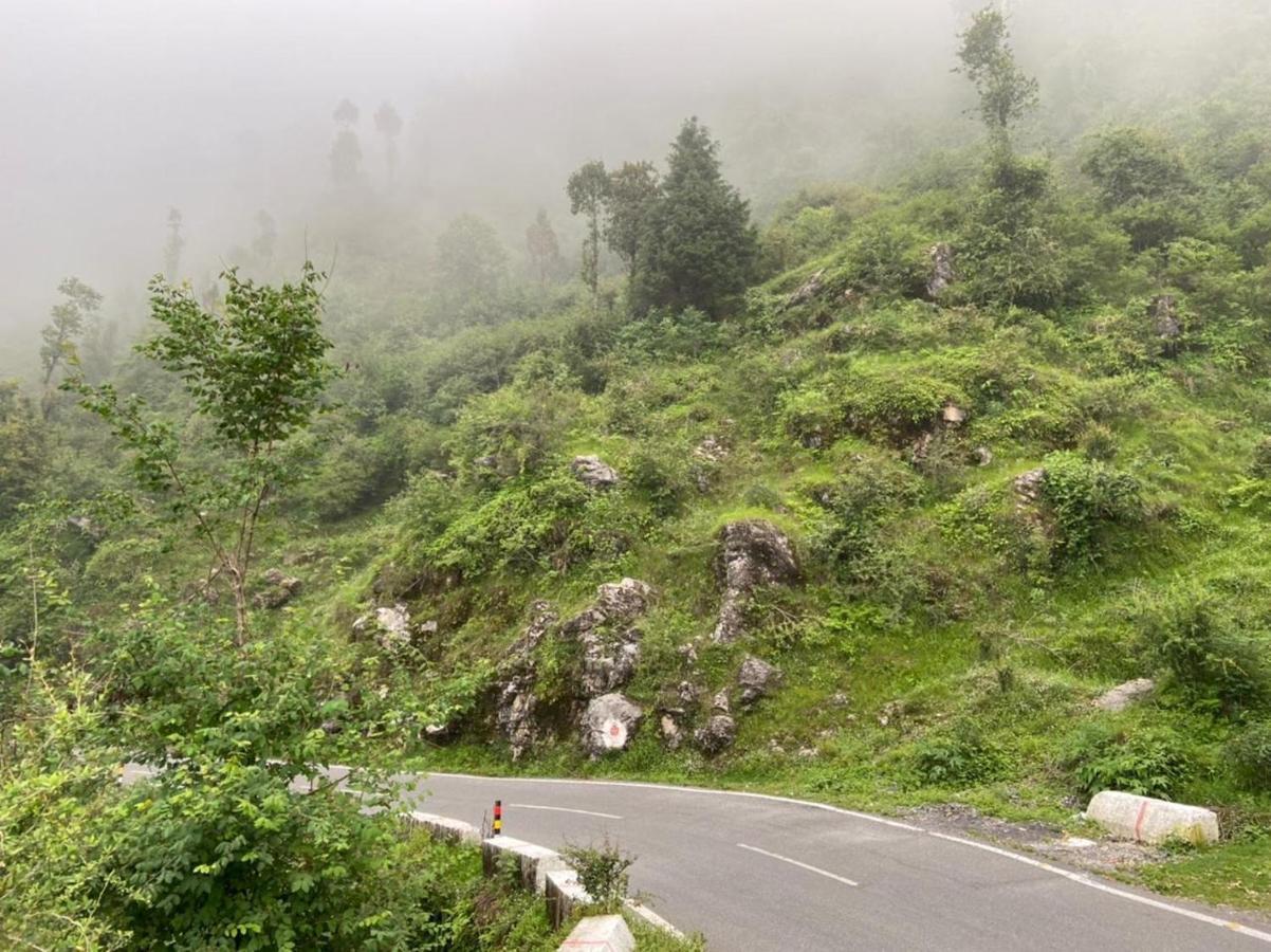 Icebergs Mussoorie - A Boutique Stay And 24 Hrs Roof Top Cafe المظهر الخارجي الصورة