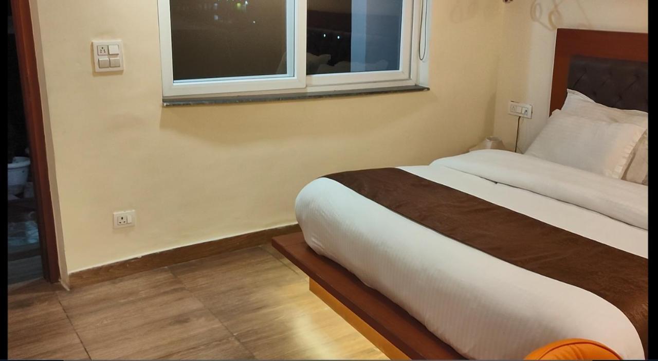 Icebergs Mussoorie - A Boutique Stay And 24 Hrs Roof Top Cafe المظهر الخارجي الصورة