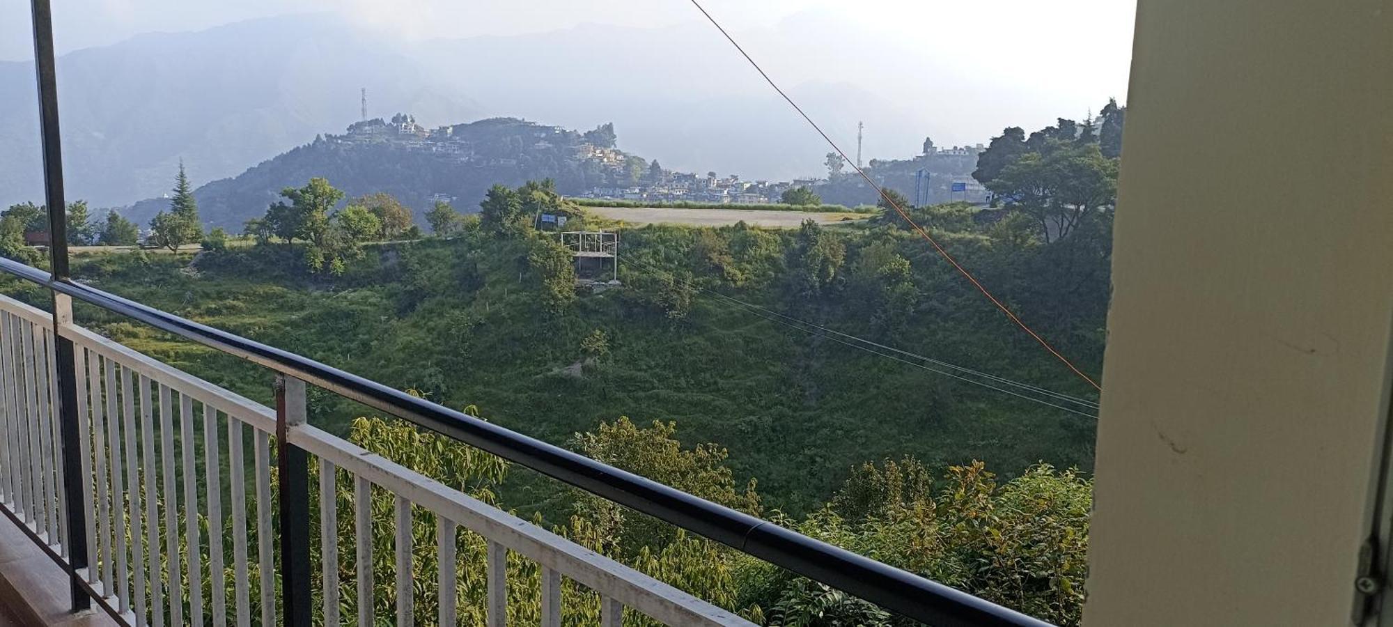 Icebergs Mussoorie - A Boutique Stay And 24 Hrs Roof Top Cafe المظهر الخارجي الصورة