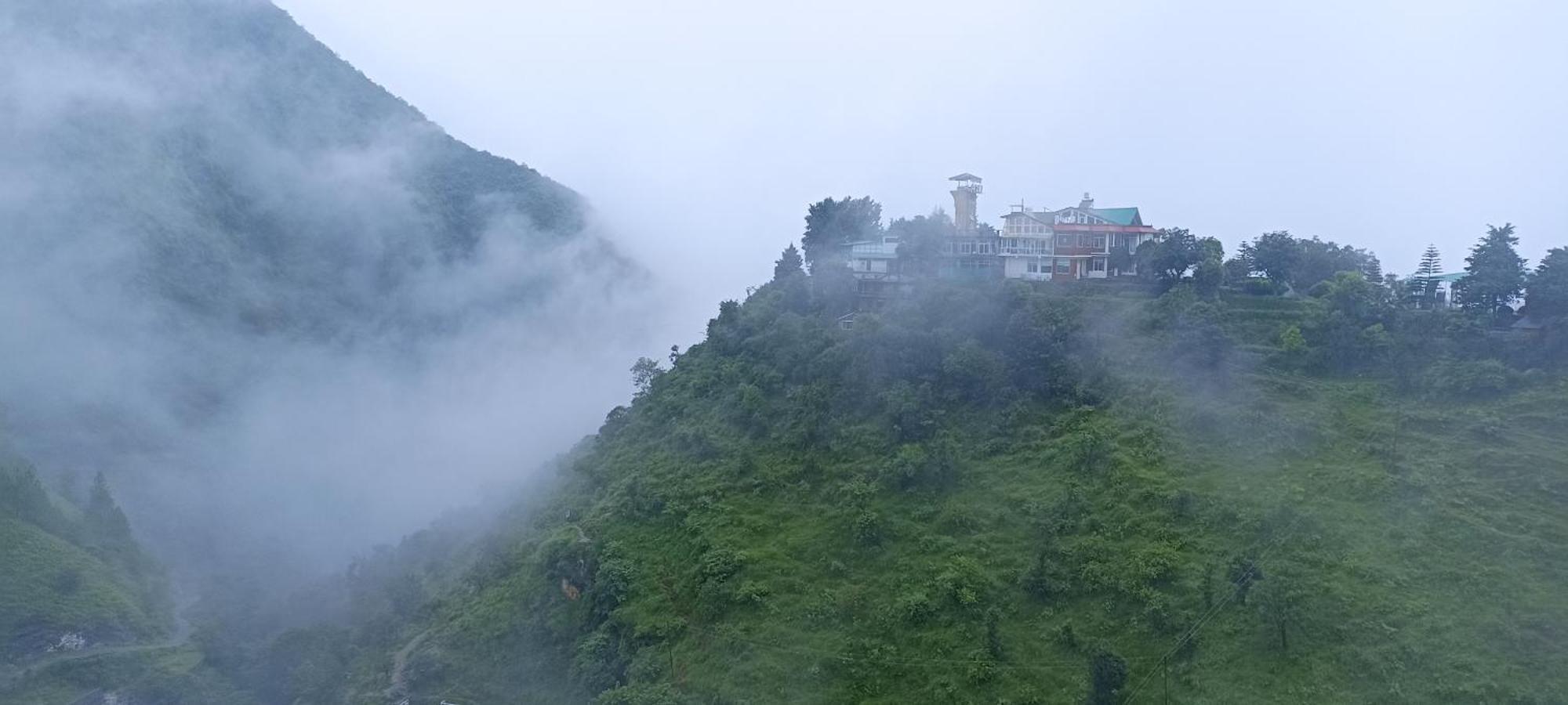 Icebergs Mussoorie - A Boutique Stay And 24 Hrs Roof Top Cafe المظهر الخارجي الصورة
