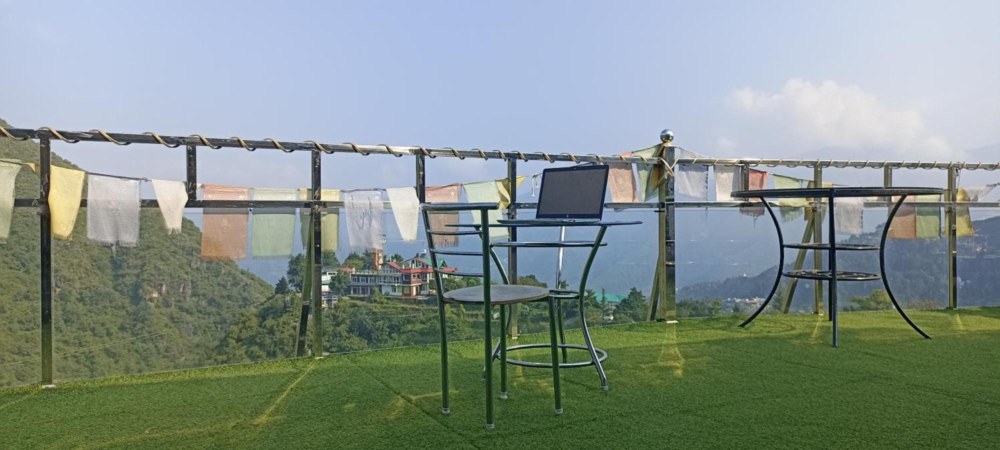 Icebergs Mussoorie - A Boutique Stay And 24 Hrs Roof Top Cafe المظهر الخارجي الصورة
