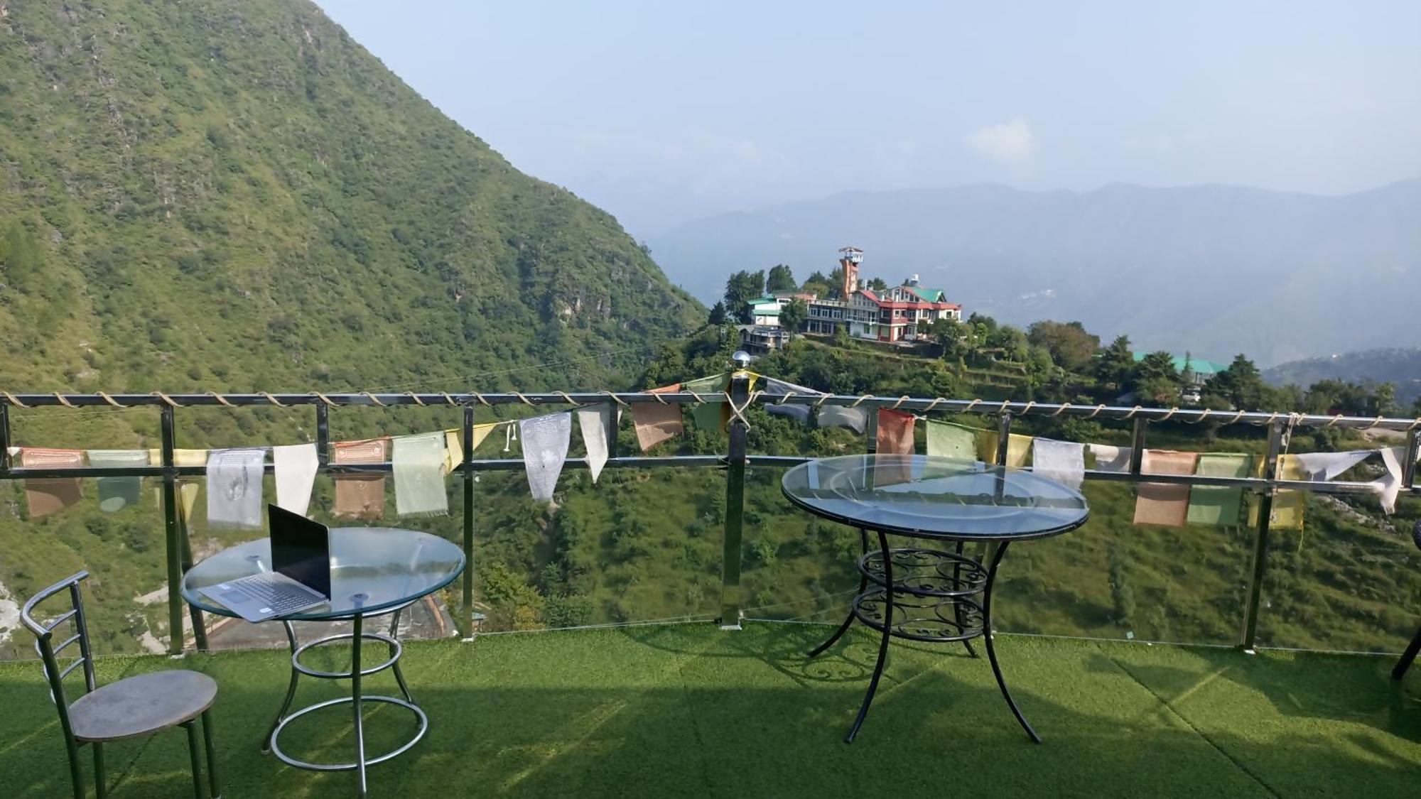 Icebergs Mussoorie - A Boutique Stay And 24 Hrs Roof Top Cafe المظهر الخارجي الصورة