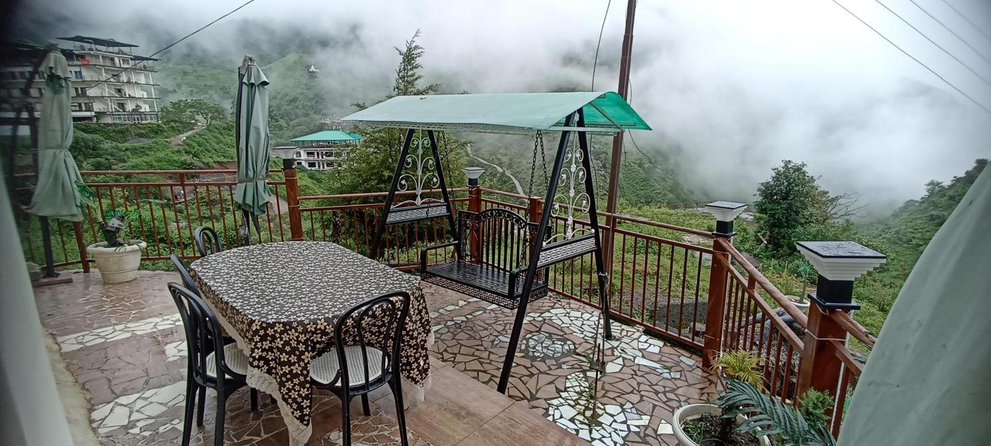 Icebergs Mussoorie - A Boutique Stay And 24 Hrs Roof Top Cafe المظهر الخارجي الصورة