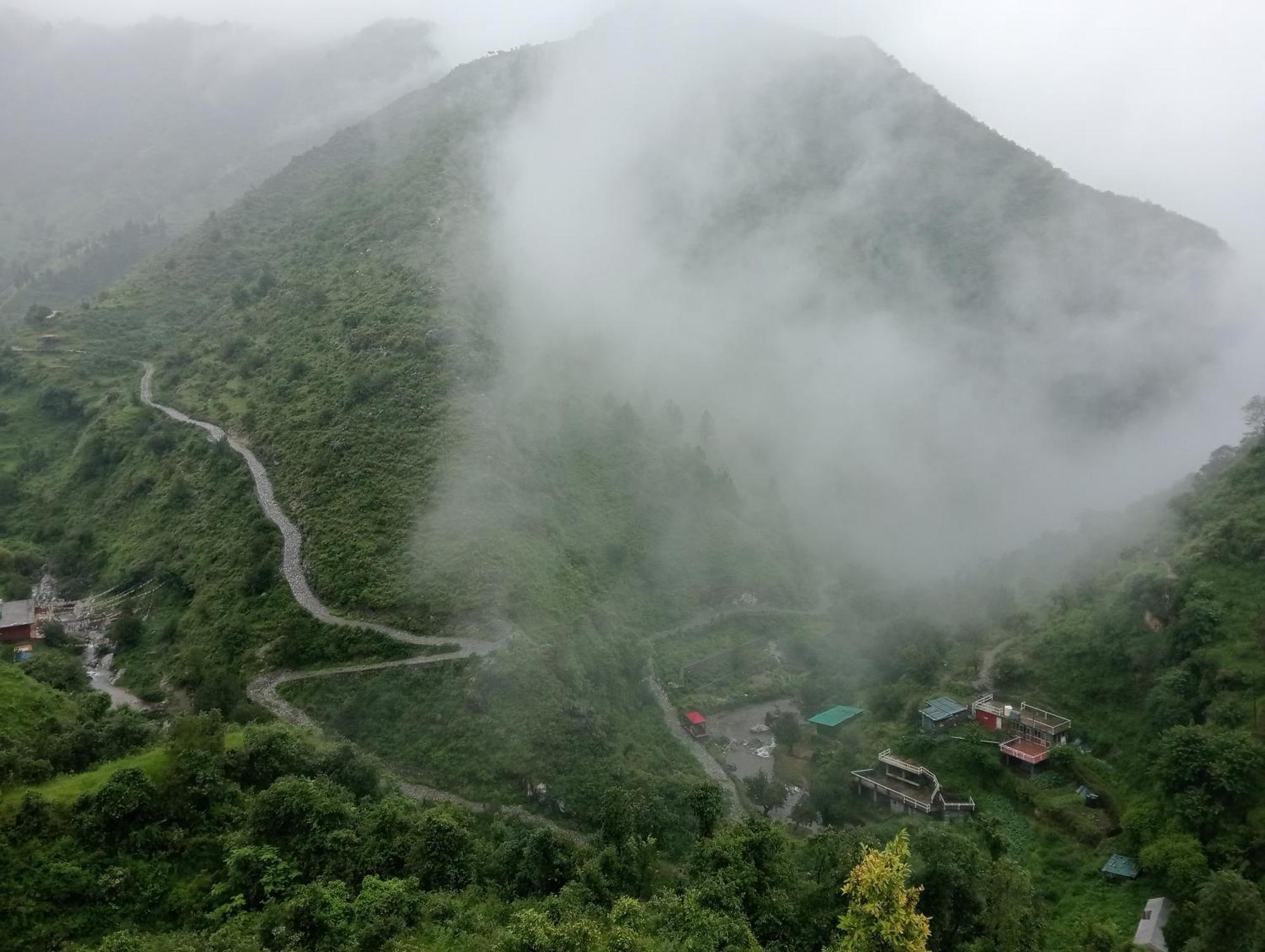 Icebergs Mussoorie - A Boutique Stay And 24 Hrs Roof Top Cafe المظهر الخارجي الصورة